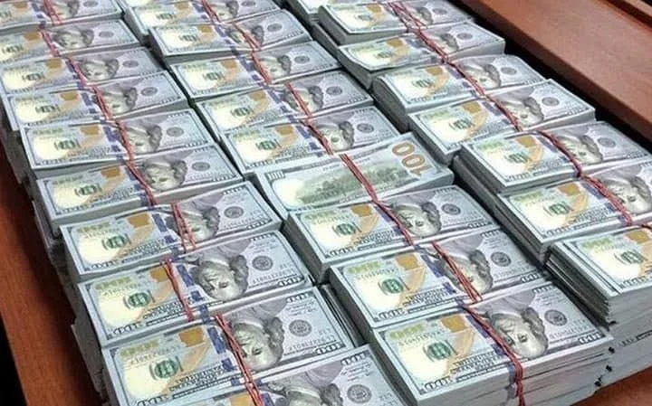 You are currently viewing How to Identify and Avoid Fake 100 Dollar Bills That Look Real