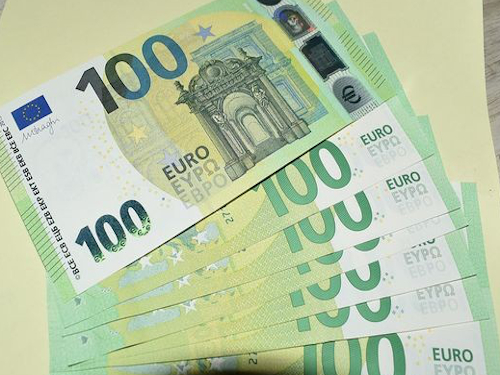 Euro €100 Bills